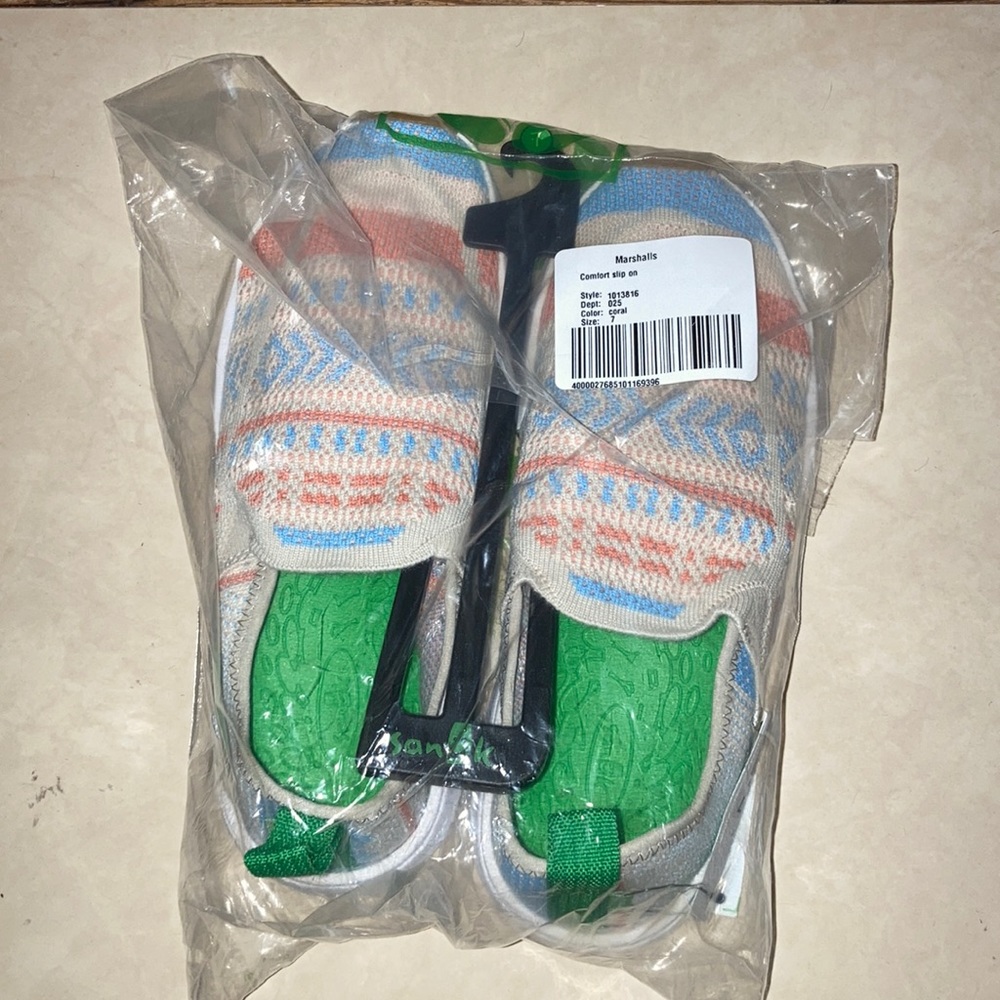 Sanuk size 7 shoes